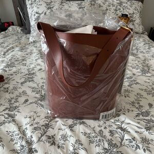 Madewell Essential  Bucket New With Tags Attached